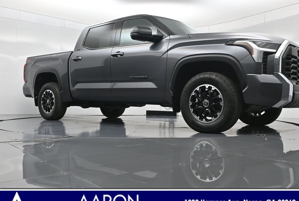 2023 Toyota Tundra SR5 CrewMax photo 2