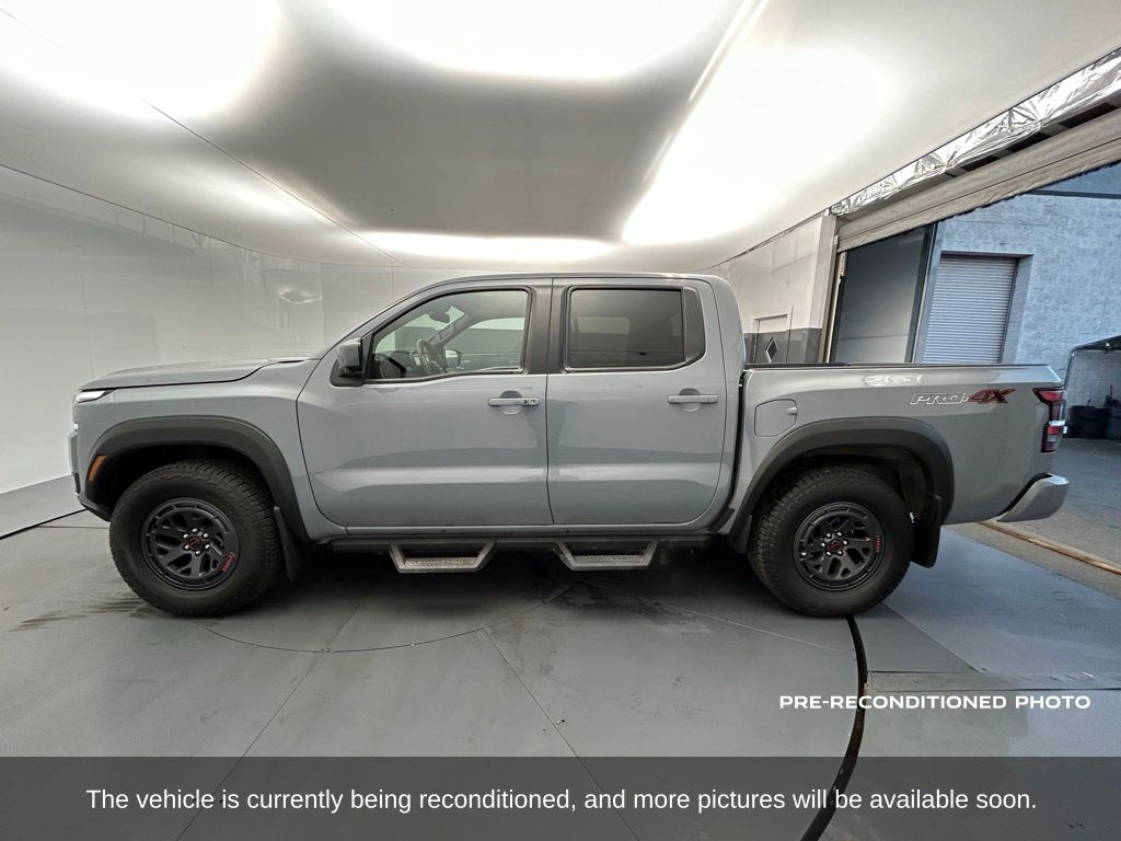 2025 Nissan Frontier PRO-4X photo 2