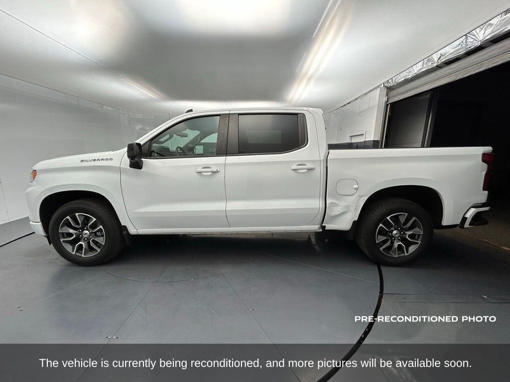 2022 Chevrolet Silverado 1500 RST photo 2
