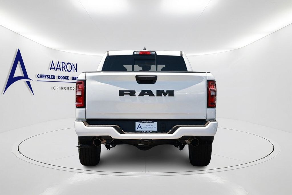 New 2026 Ram 1500 EXPRESS CREW CAB 4X4 5'7 BOX Pickup