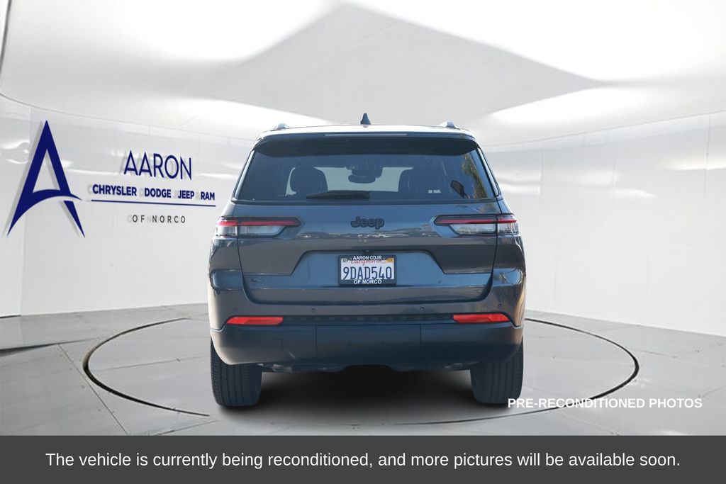 2022 Jeep New Grand Cherokee Laredo photo 2