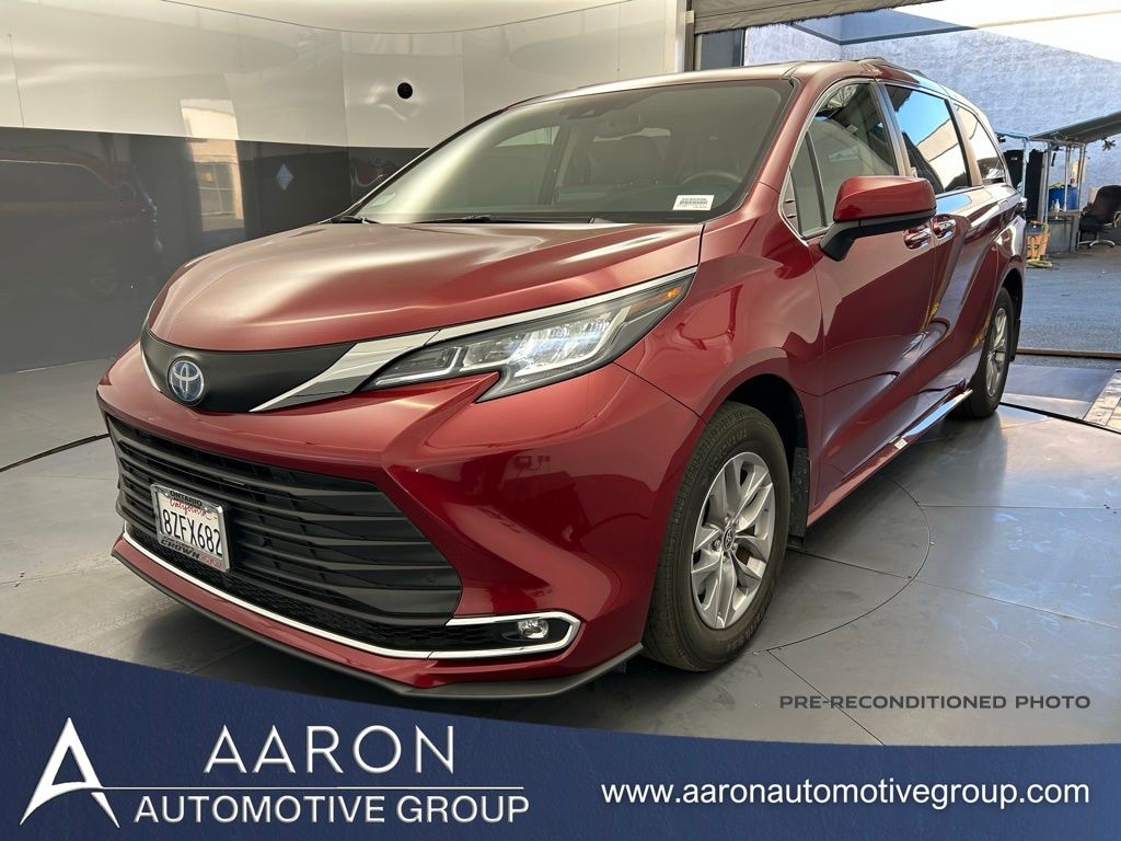 Used 2022 Toyota Sienna XLE 8 Passenger Van Passenger Van