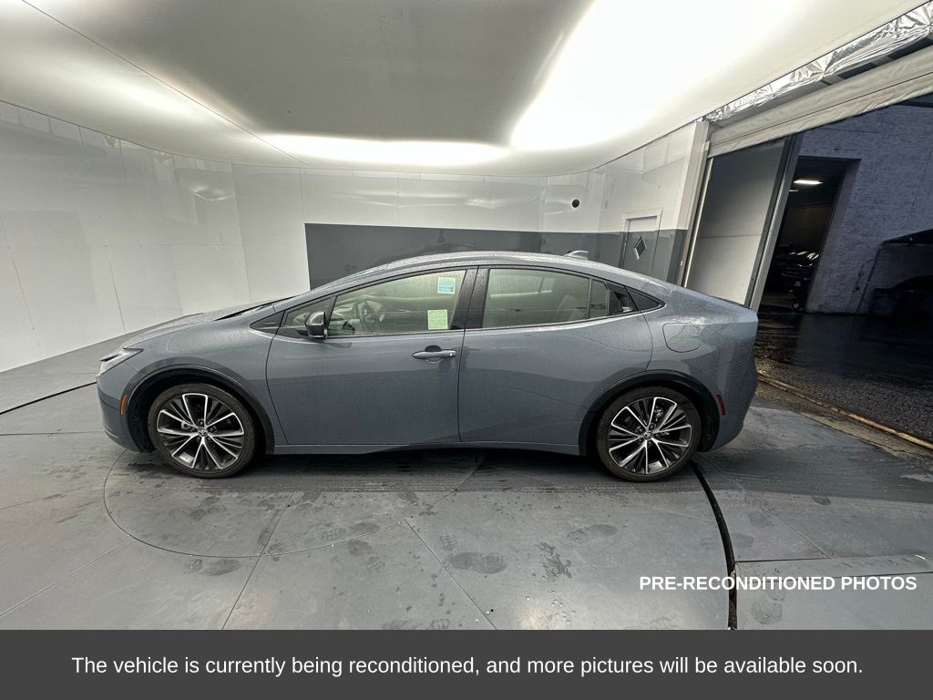 Used 2025 Toyota Prius XLE Hatchback