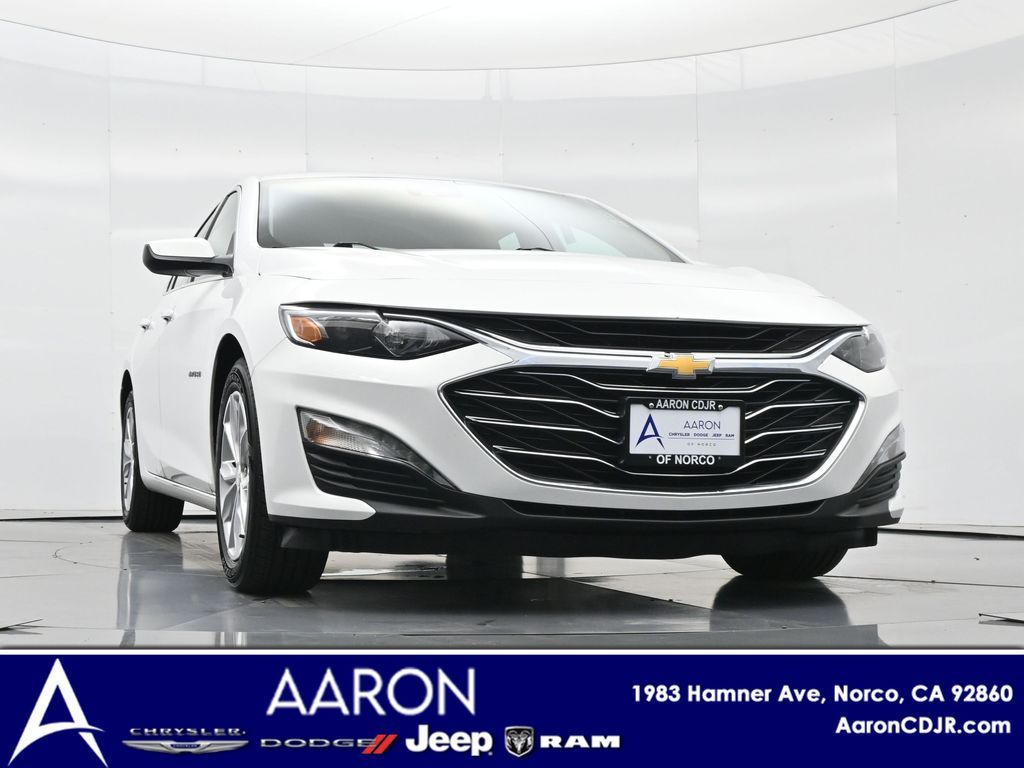 2024 Chevrolet Malibu 1LT photo 2