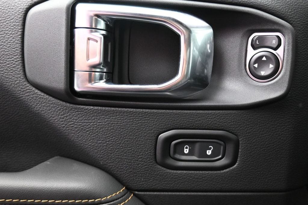 2025 Jeep Wrangler 4-Door Sahara - Photo 26