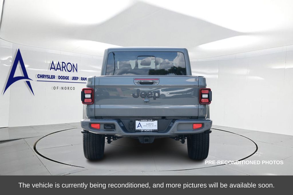 2022 Jeep Gladiator Overland photo 2