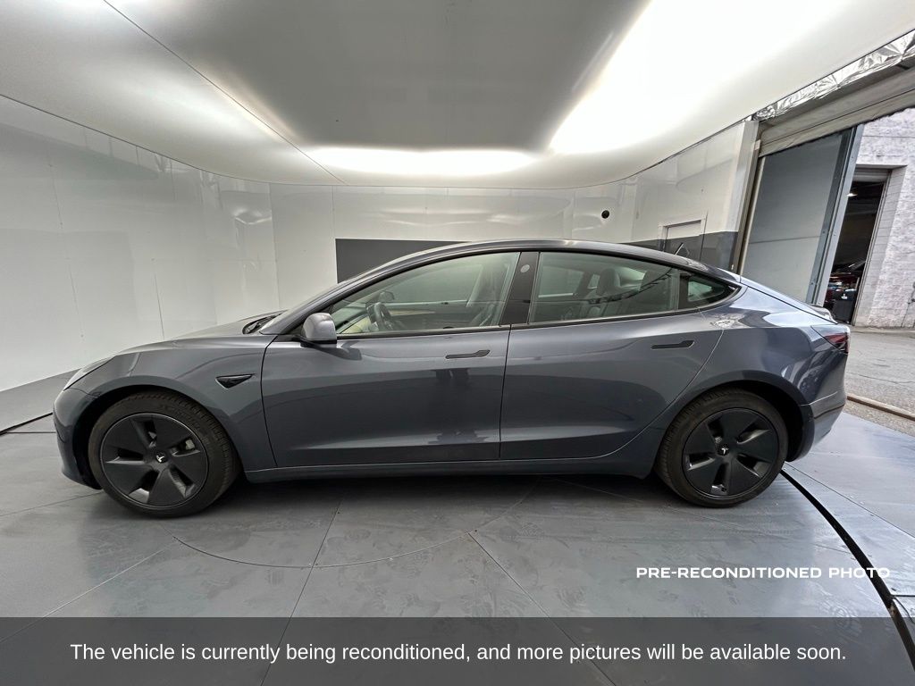 2021 Tesla Model 3 Standard Range Plus photo 2