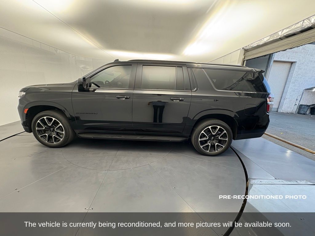 2023 Chevrolet Suburban RST photo 2