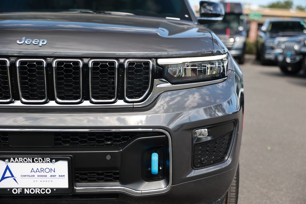 2023 Jeep Grand Cherokee 4xe Overland photo 4