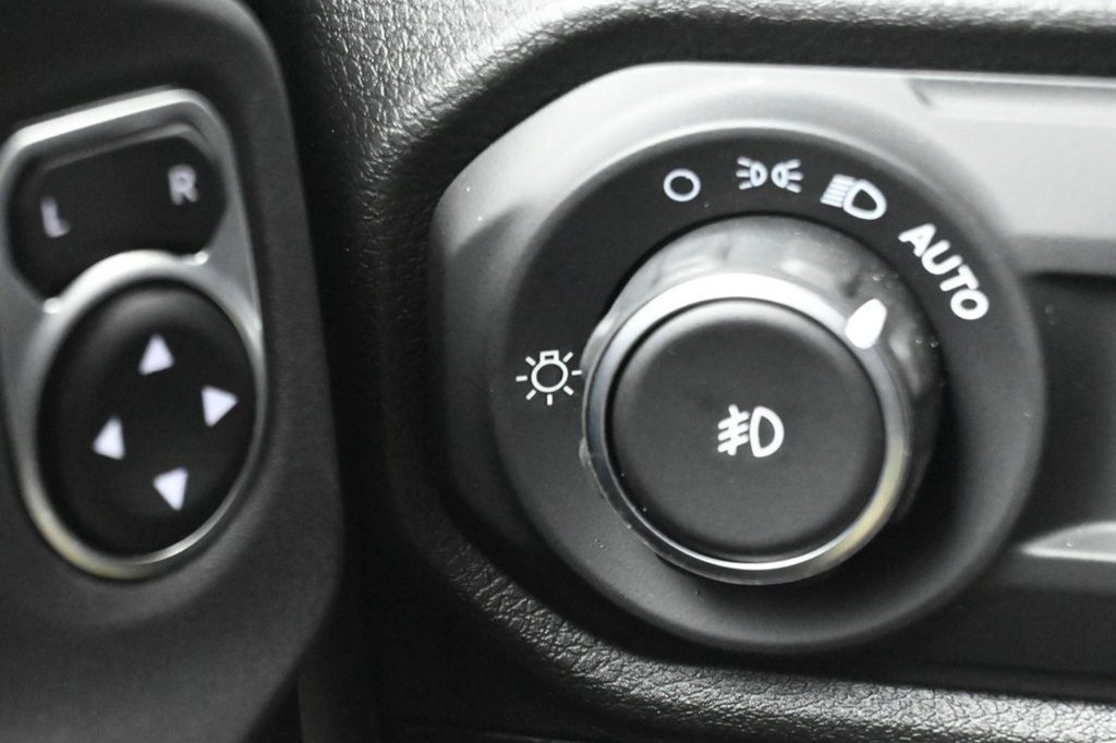 2025 Jeep Wrangler 4-Door Willys - Photo 37