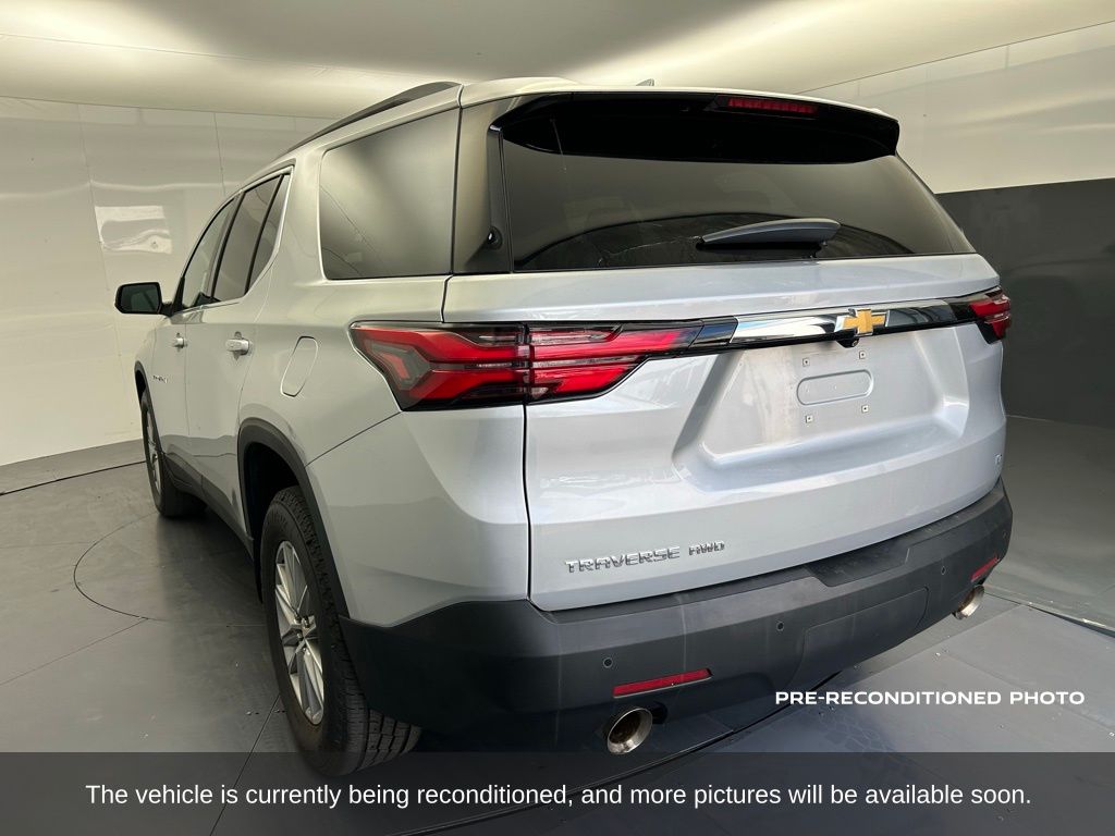 2022 Chevrolet Traverse Cloth 1LT photo 2