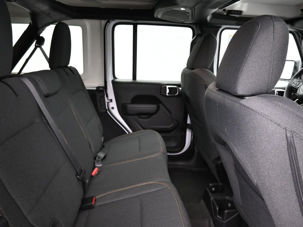 2025 Jeep Wrangler 4-Door Willys - Photo 17