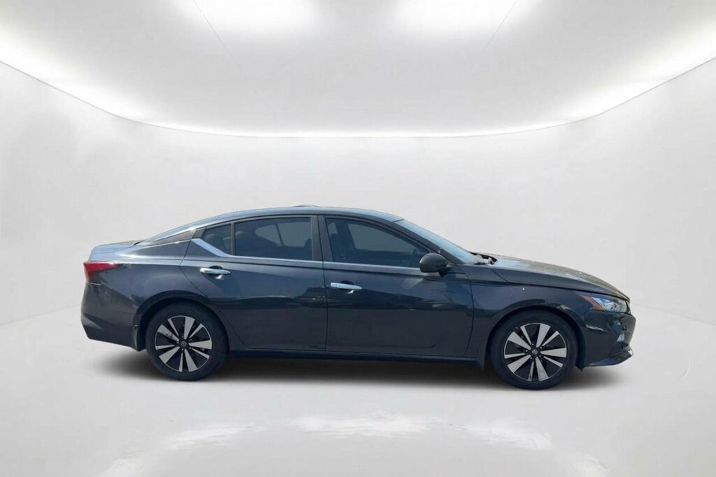 Used 2022 Nissan Altima 2.5 SV Sedan