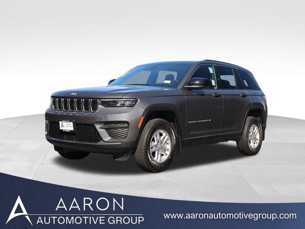 2025 Jeep Grand Cherokee Laredo's photo
