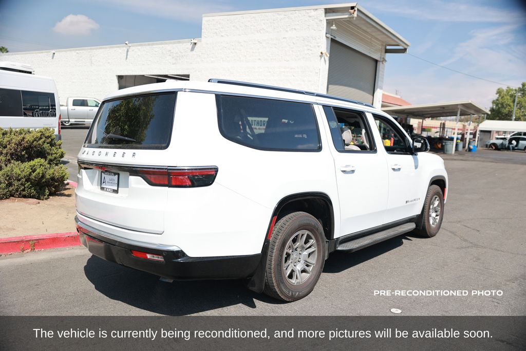 2023 Jeep Wagoneer L Base photo 6