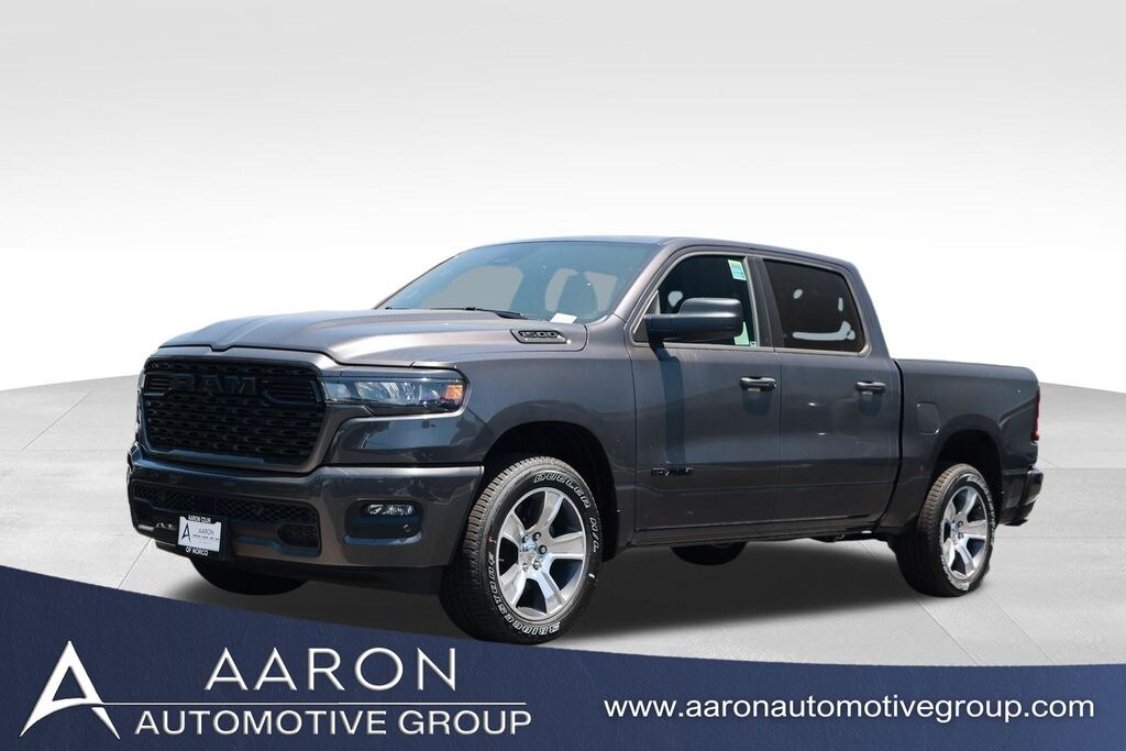 New 2026 Ram 1500 EXPRESS CREW CAB 4X2 5'7 BOX Pickup