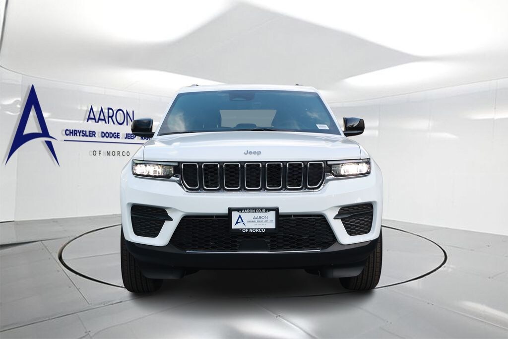 New 2026 Jeep Grand Cherokee Laredo Sport Utility
