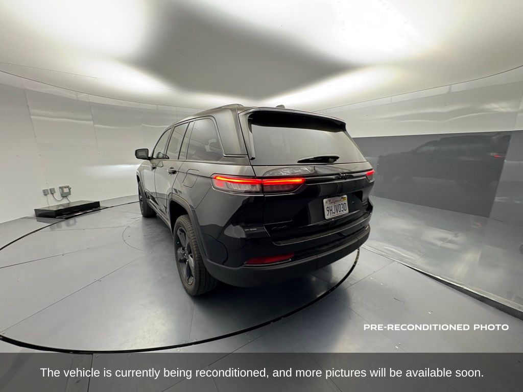 2023 Jeep Grand Cherokee Limited photo 2
