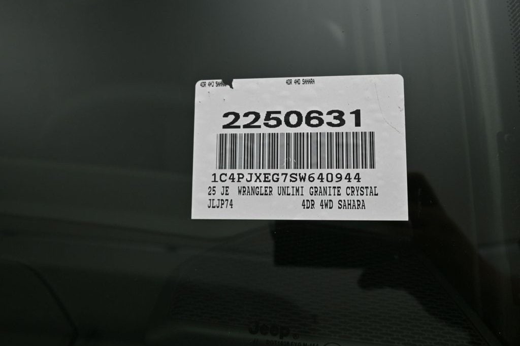 2025 Jeep Wrangler 4-Door Sahara - Photo 42