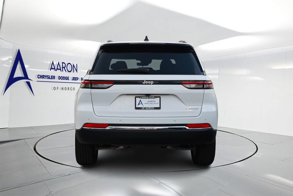 New 2026 Jeep Grand Cherokee Laredo Sport Utility