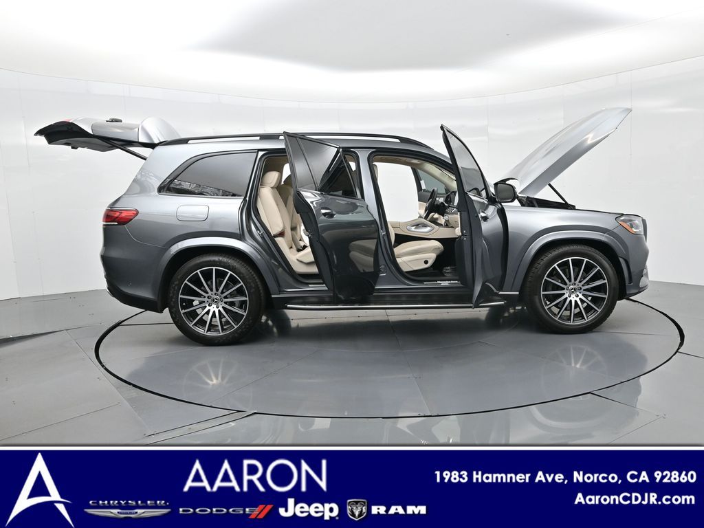2022 Mercedes Benz GLS 450 4MATIC photo 2