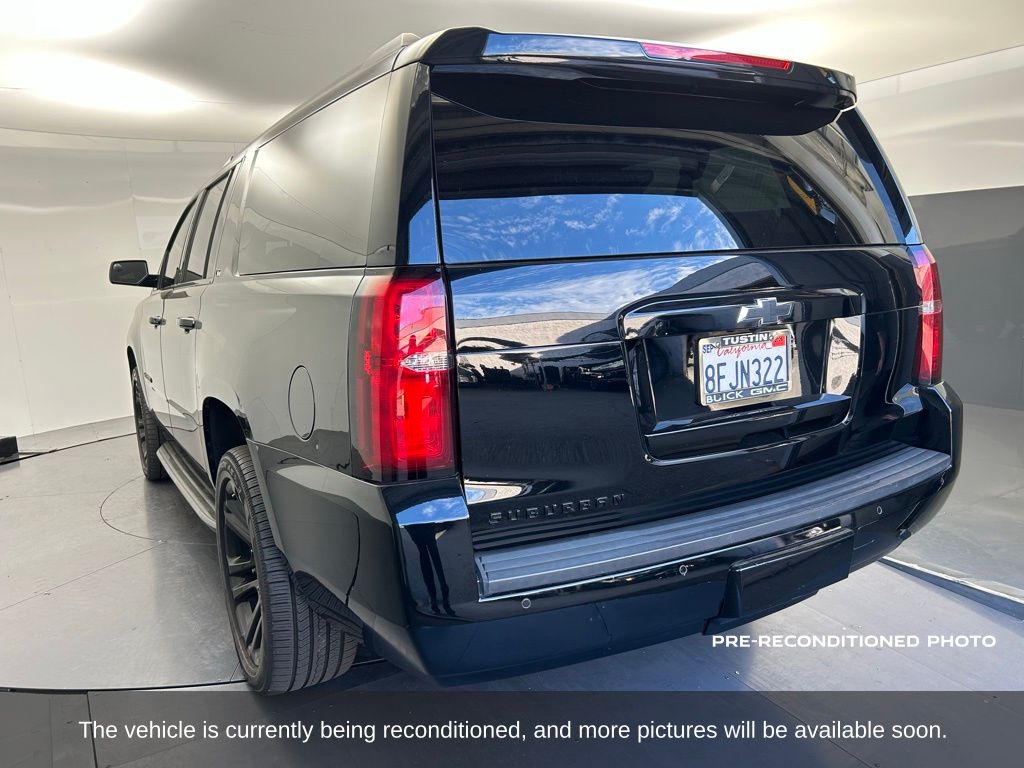 2019 Chevrolet Suburban LT photo 3