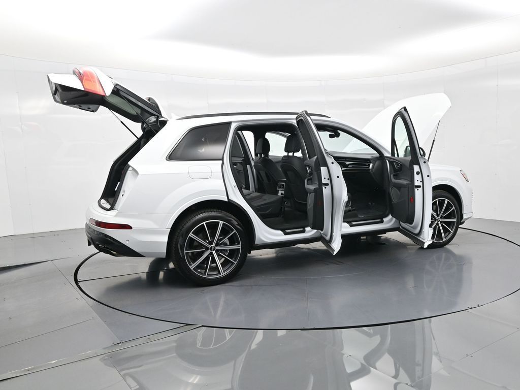 2025 Audi Q7 45 Premium Plus photo 4
