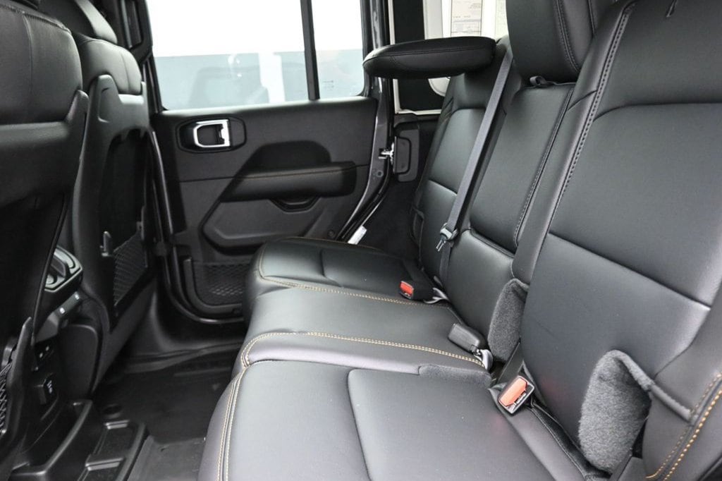 2025 Jeep Wrangler 4-Door Sahara - Photo 30