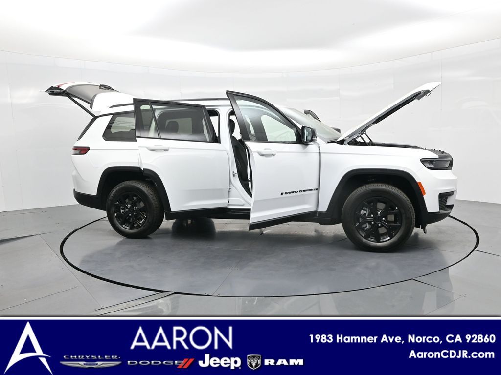 2025 Jeep Grand Cherokee Altitude X photo 2