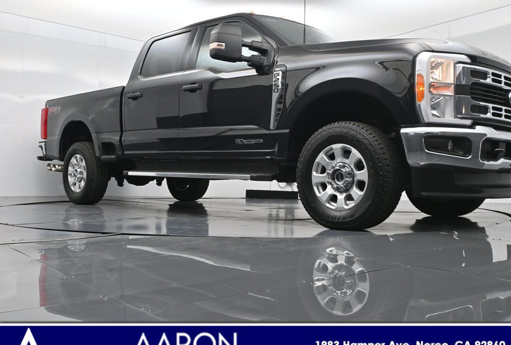 2023 Ford F-250 XLT photo 2