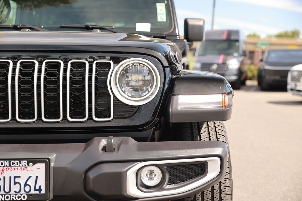 2025 Jeep Wrangler 4xe Sahara photo 4