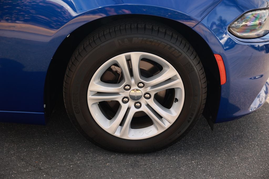 2020 Dodge Charger SXT photo 3