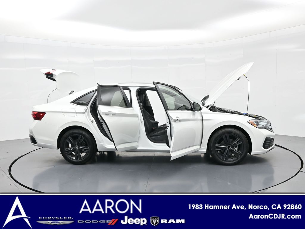 2024 Volkswagen Jetta 1.5T SE photo 3