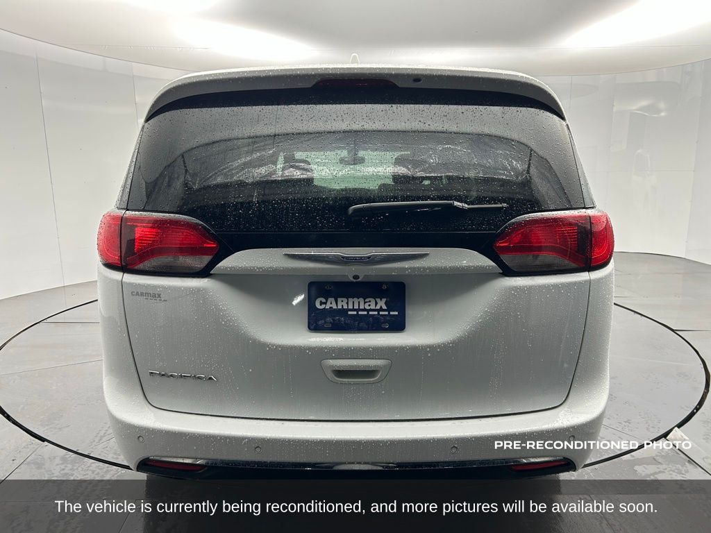 2020 Chrysler Pacifica Touring photo 4