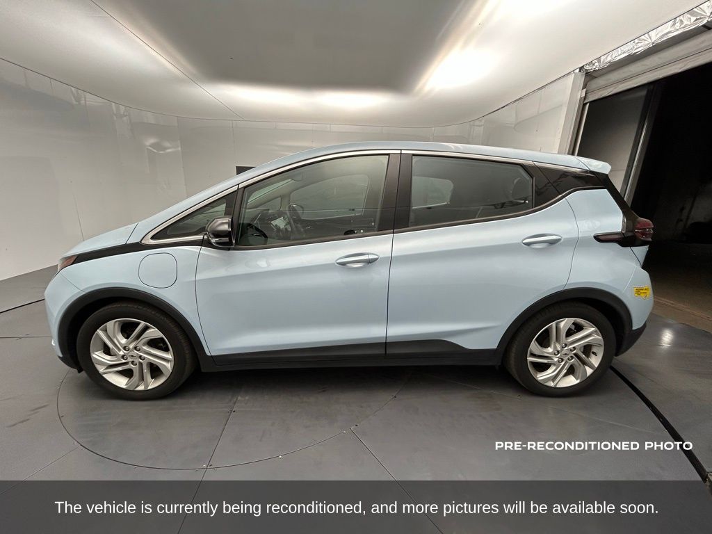 2022 Chevrolet Bolt EV 1LT photo 2