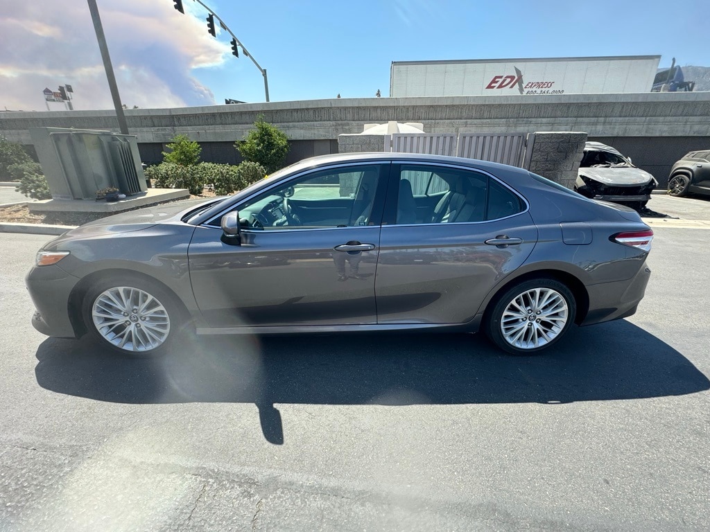 Used 2018 Toyota Camry XLE with VIN 4T1B11HK1JU522367 for sale in Norco, CA