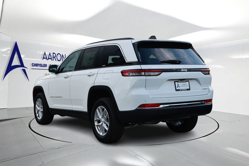 New 2026 Jeep Grand Cherokee Laredo Sport Utility