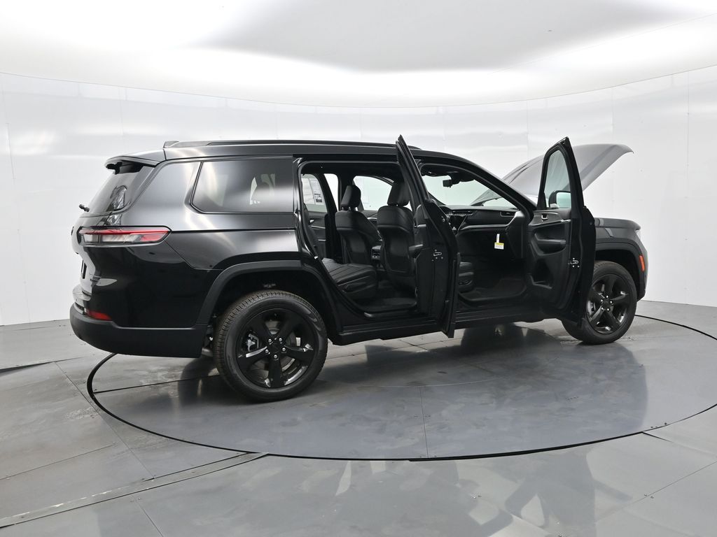 2025 Jeep Grand Cherokee Limited photo 2