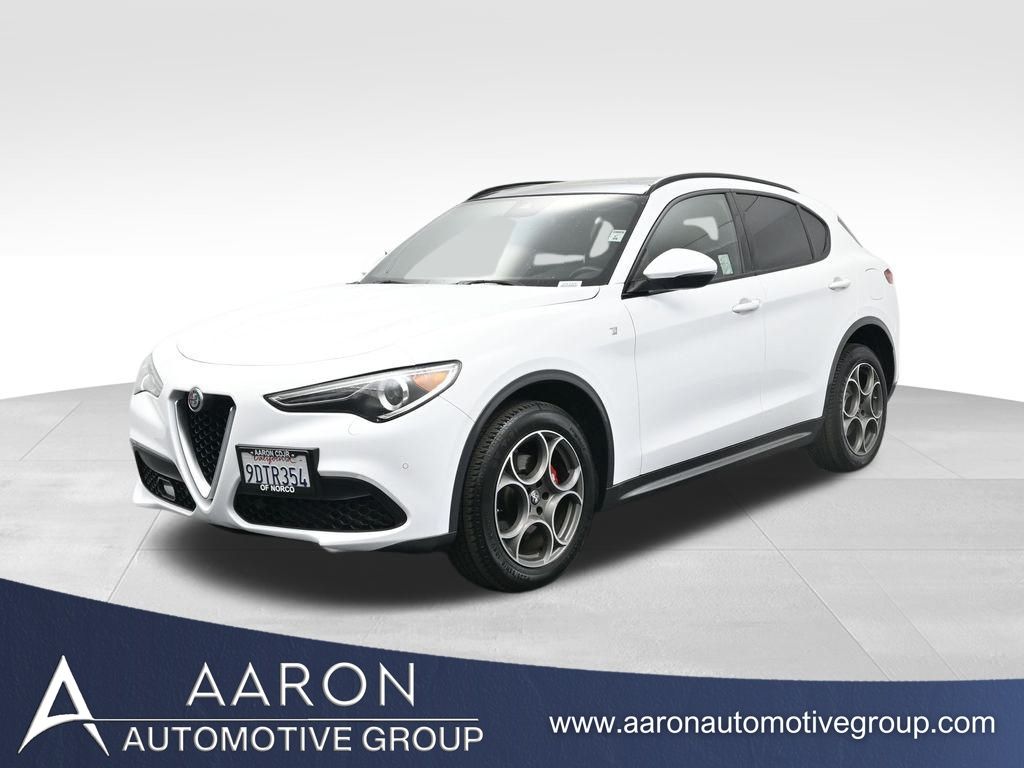 2022 Alfa Romeo Stelvio Ti's photo