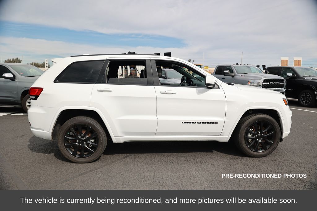 2021 Jeep Grand Cherokee Laredo photo 6