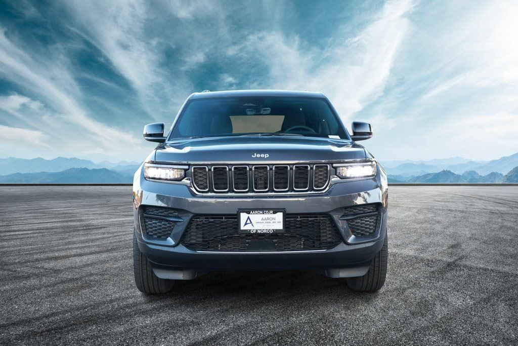 Used 2025 Jeep Grand Cherokee Laredo SUV