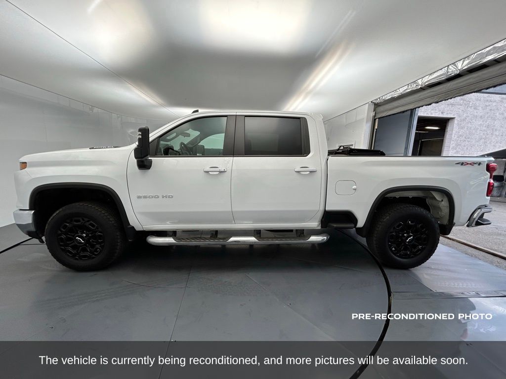 2025 Chevrolet Silverado 2500HD LT photo 2