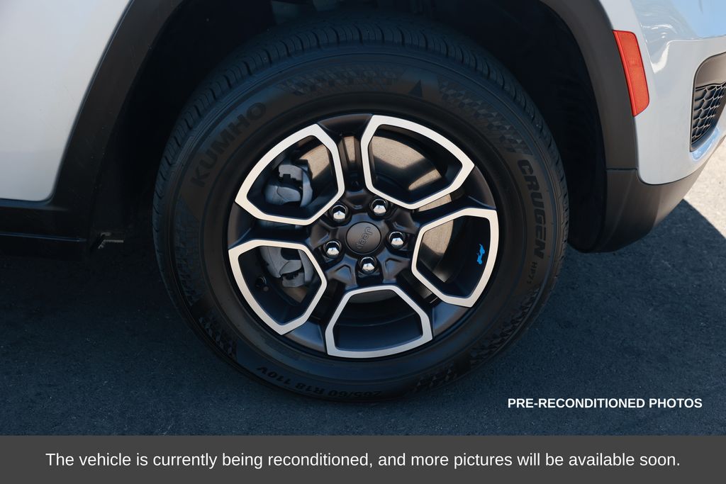 2022 Jeep Grand Cherokee 4xe Trailhawk photo 3