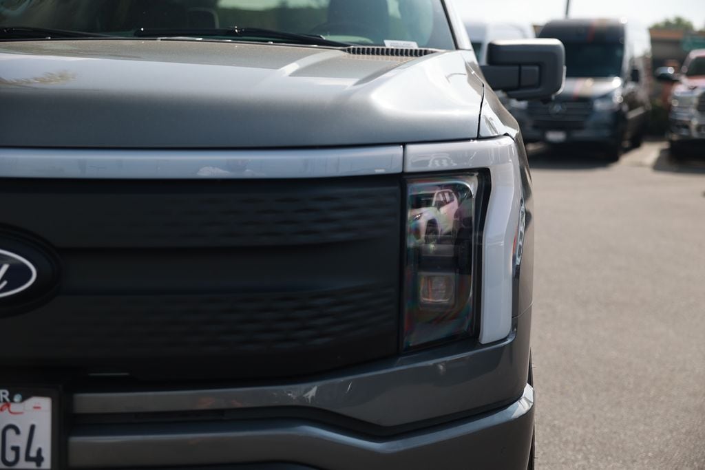 2025 Ford F-150 Lightning XLT photo 4