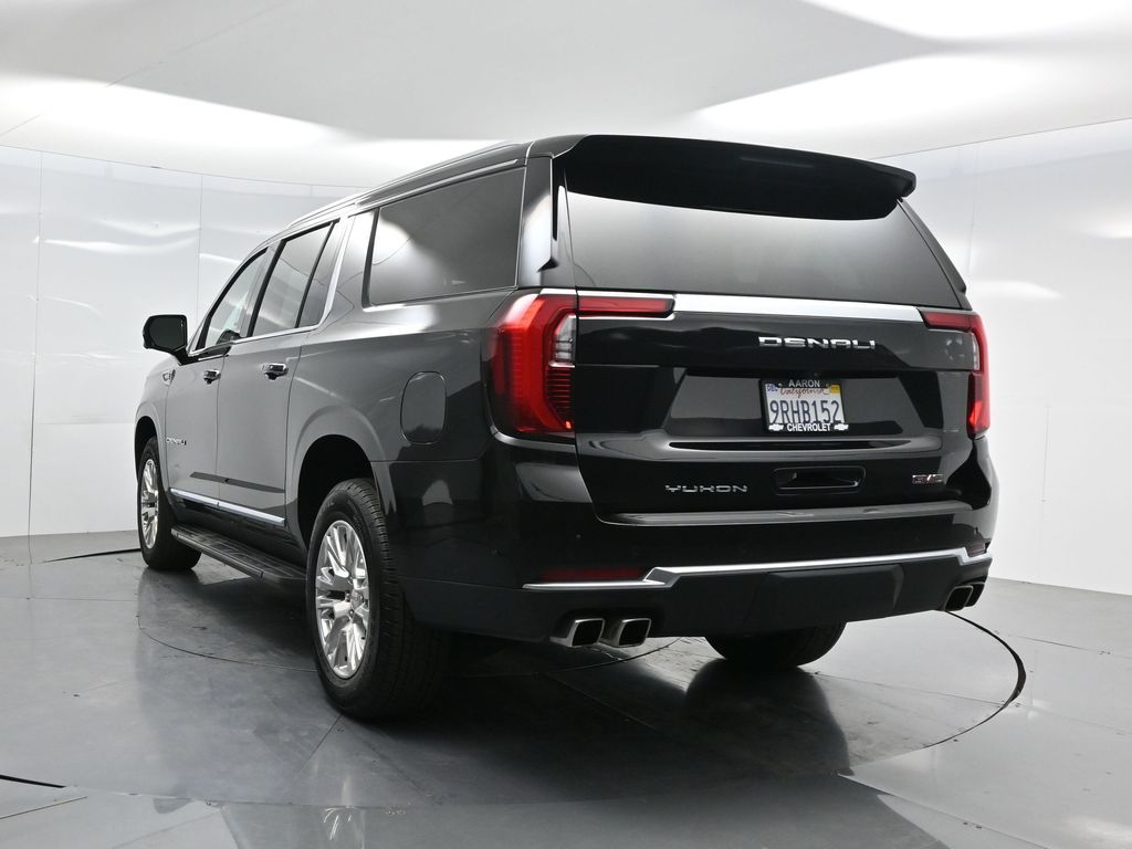 2025 GMC Yukon XL Denali photo 3