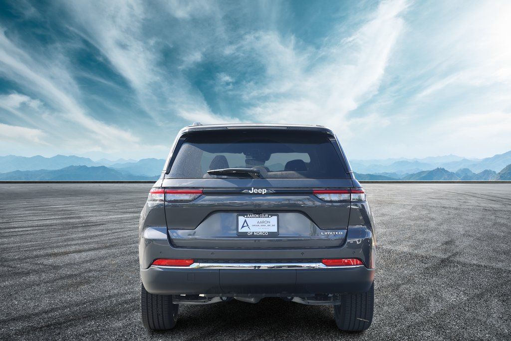 2024 Jeep Grand Cherokee Limited photo 3