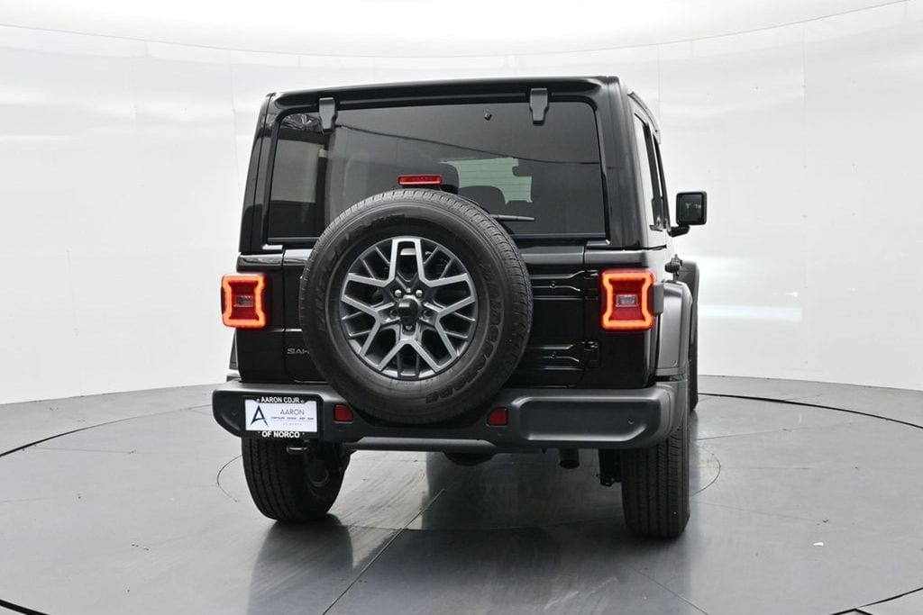 2025 Jeep Wrangler 4-Door Sahara - Photo 8