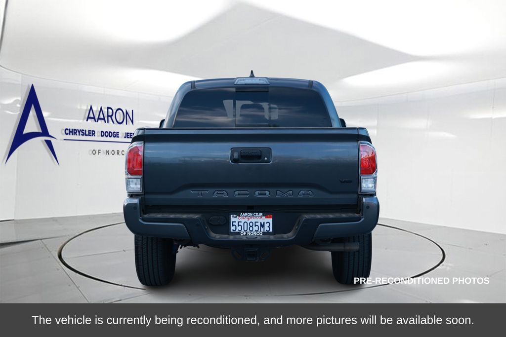 2022 Toyota Tacoma TRD Sport V6 photo 2