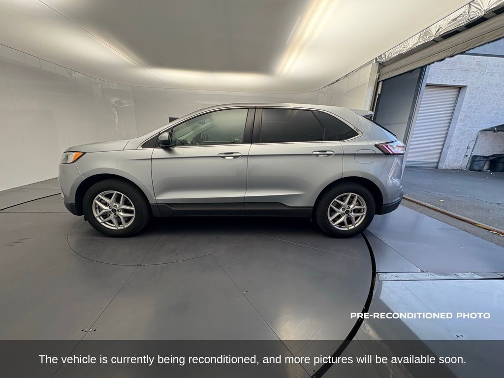 2024 Ford Edge SEL photo 2