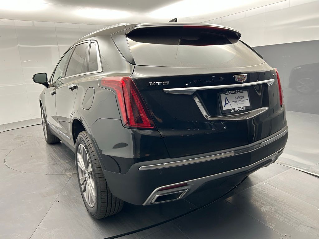 2025 Cadillac XT5 Premium Luxury photo 3